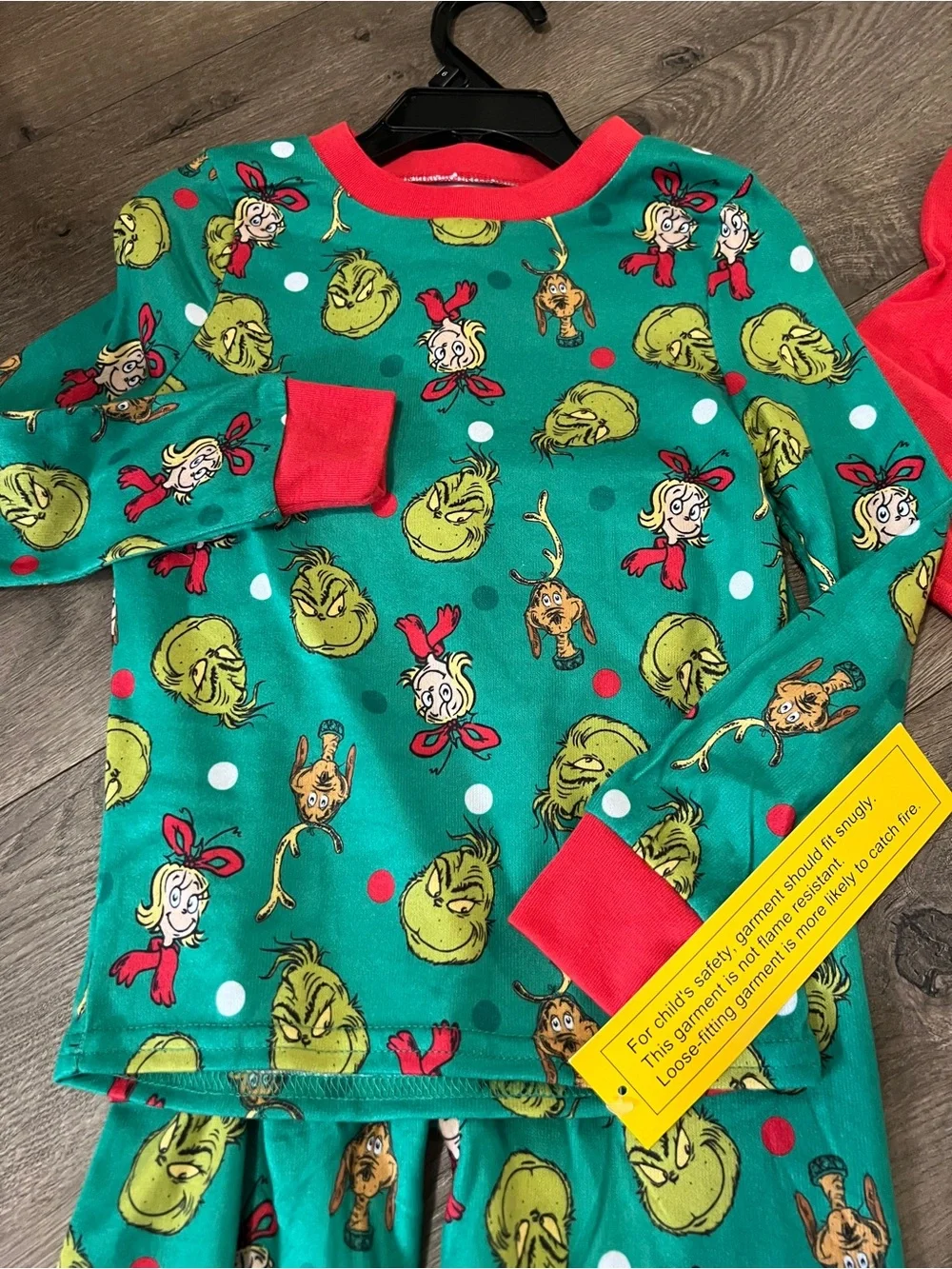2 Pairs “ The Grinch” Pajama Sets Size 6 New